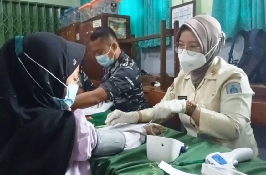 TNI AL Lanjutkan Serbuan Vaksinasi Bagi Masyarakat Maritim Jakarta Utara
